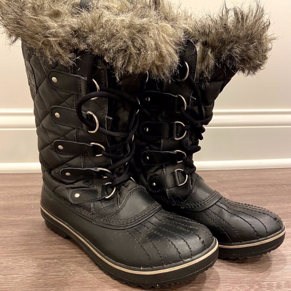 Sorel Faux Fur Lined Snow Boots Size 9